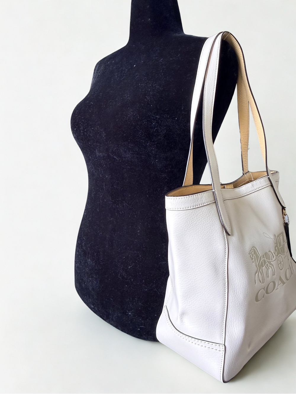 NWT Coach Embossed Horse & Carriage Leather Tote in Chalk/Vanilla Cream - Picture 3 of 8
